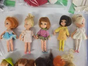 lot 103G image: Lot of 5 Vintage Hasbro Dolly Darlings Dolls in Assorted Outfits
