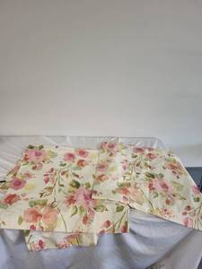lot 124G image: Set of 2 Floral Patterned fabrics