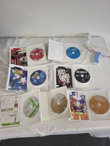 lot 127G image: Collection of 8 Nintendo Wii Games with Gun Controller Accessory
