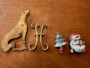 lot 151G image: Vintage Brooch Set with Dog, Santa, and Christmas Tree