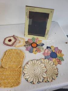 lot 118G image: Vintage Textile Table Decor Set with Crocheted Pieces and Cabinet Photo Frame