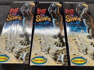 lot 117G image: Set of 3 1997 Polar Lights Lost in Space Cyclops One-Eyed Monster Model Kit #5031