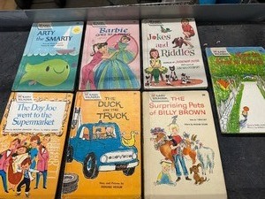 lot 48GS image: Collection of 8 Vintage Childrens Easy Reader Books Including Arty the Smarty