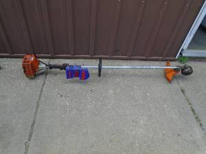 Stihl weed trimmer. Straight shaft. Used condition. Tested & works. As shown.