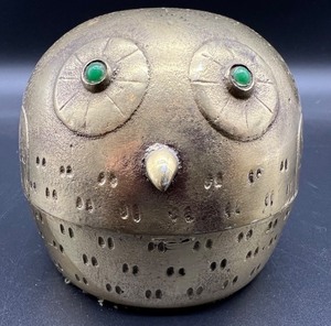 lot 10 image: Vintage Brass Owl Trinket Box with Intricate Engravings