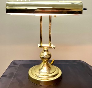 lot 23 image: Vintage Brass Banker Desk Lamp with Adjustable Arm