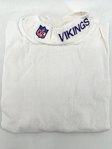 lot 50 image: Minnesota Vikings NFL Logo Turtleneck White Top - Medium