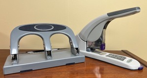 lot 71 image: Swingline Heavy Duty Stapler and 3-Hole Punch Set