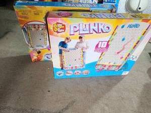lot 33 image: 2 xl yard plinko games