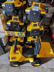 lot 43 image: 7 toy dump trucks
