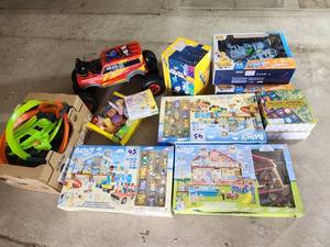 lot 45 image: Kids toys