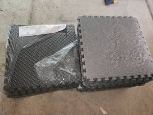 lot 51 image: 6 packs foam gym mats