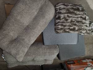 lot 67 image: Lounge pillows wedges