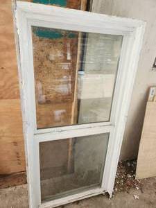 lot 75 image: 28x58 used vinyl window