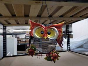 lot 7 image: Hanging Metal Owl Dcor 18 x 9...