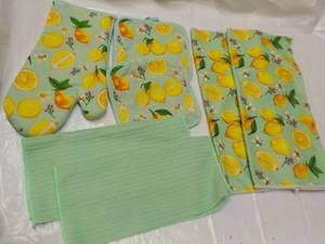 lot 8 image: Smart Home 7 pc Kitchen Gift Set...
