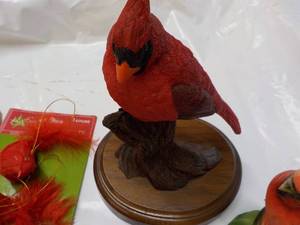 lot 20 image: Cardinal Dcor and Ornaments...