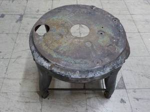 lot 22 image: Round Metal Stool- great for outdoo...