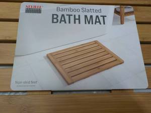 lot 27 image: Seville Bamboo Slatted Bath Mat 18 ...