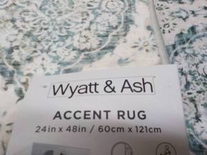 lot 38 image: Wyatt and Ash Machine Washable 24 x...