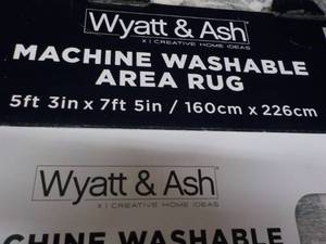 lot 41 image: Wyatt and Ash Machine Washable 5 ft...
