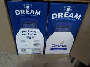 lot 80 image: 8 ct 64 oz Dream Oatmilk Barista Pl...