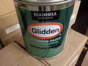 lot 133 image: 8 qts Glidden Paint - your choice o...