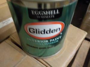 lot 134 image: 8 qts Glidden Paint - your choice o...