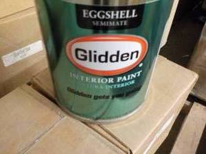 lot 135 image: 8 qts Glidden Paint - your choice o...