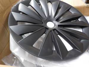 lot 139 image: Set of 4 Model Y Wheel Hubcaps 19 ...