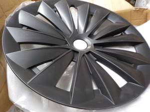lot 140 image: Set of 4 Model Y Wheel Hubcaps 19 ...