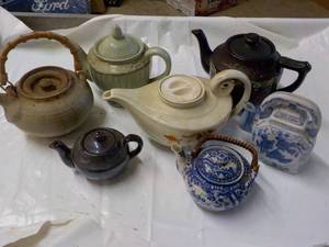 lot 171 image: Teapots...