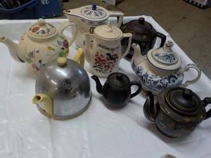 lot 175 image: Teapots...