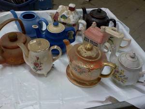 lot 177 image: Teapots...