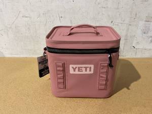 lot 31 image: Yeti Hopper Flip 12 Soft Cooler