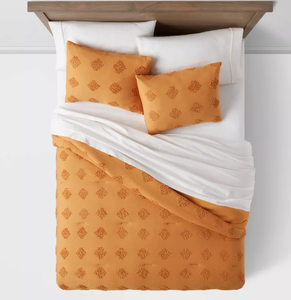 lot 403 image: Tufted Diamond Crinkle Comforter and Sham Set - Threshold King
