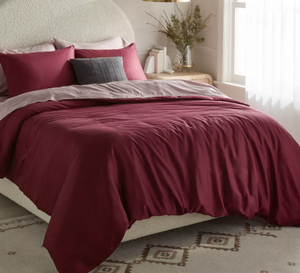 lot 407 image: Threshold TENCEL Duvet Cover and Sham Set Wine Red FullQueen