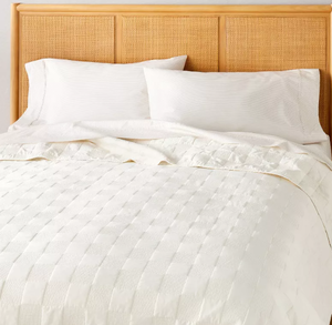 lot 451 image: Checkerboard Stitch Quilt Cream - Hearth & Hand with Magnolia King