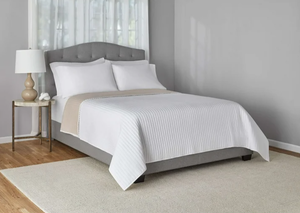 lot 466 image: King Size Mainstays Extra Soft Adult Jersey Quilt