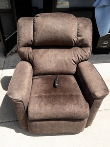 SLUMBERLAND - Super Sagless Corp. Mechanism - Brown Electric Lift Recliner - Very Good Condition