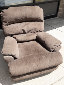 lot 3A image: Brown Recliner Chair
