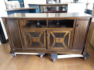 lot 6A image: Large 60 Brown TV Stand