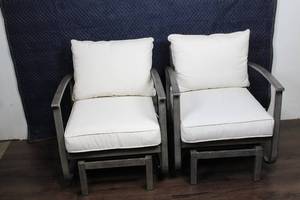 lot 122 image: Pair of Outdoor Patio Lounge Chairs with Cushions