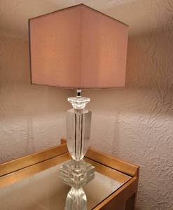 lot 41 image: Heavy Lucite Urn Table Lamp with Moc Croc Shade