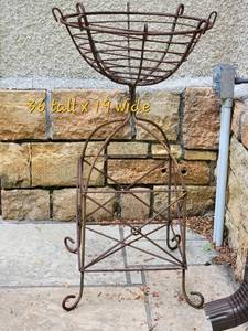 lot 82 image: Tall Tiered Iron Planter