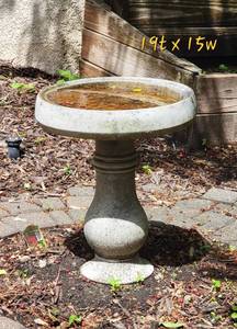 lot 84 image: Concrete Pedestal Birdbath