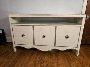 lot 51 image: Bernhardt Furniture Entertainment Consol Features Burlap Upholstery & Brass Tac Edgework