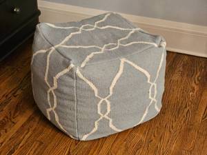 lot 62 image: Contemporary Square Pouf Footrest