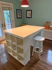lot 102 image: Cubie Storage Crafting Station