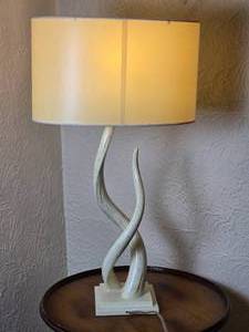 lot 28 image: Striking Sculpted Faux Kudu Antler Table Lamp